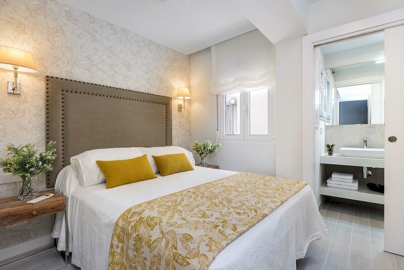 Жильё посуточно 2 Bedroom And 2 Bathroom Apartment Near La Maestranza. Velarde II в Севилье