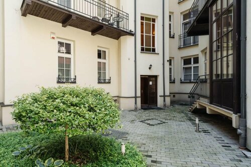 Жильё посуточно Charming and Spacious Apartment in Historic Building Close to the Old Town