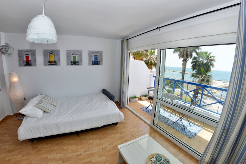 Фото Apartamentos La Perla Azul - Wonderstays