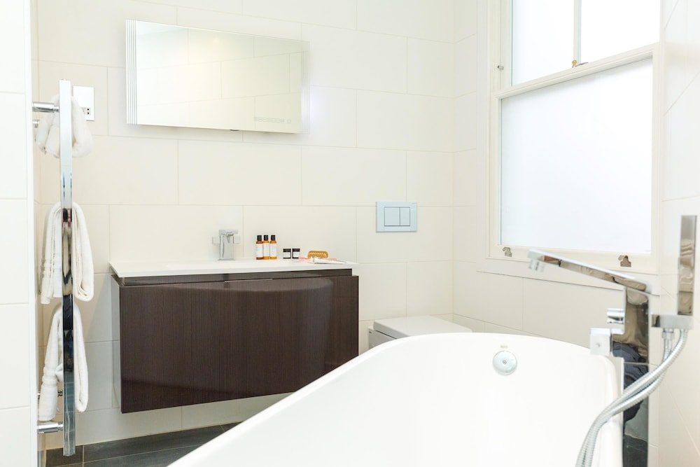 Фото Garrick Mansions by Q Apartments