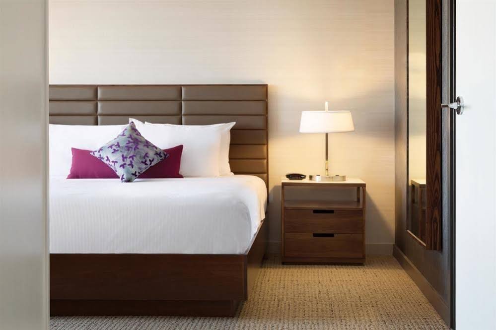 Фото Coast Edmonton Plaza