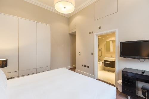 Фото Chilworth Court