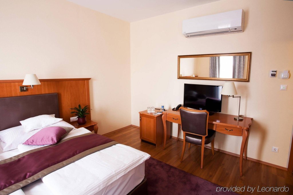 Фото Pannonia Hotel