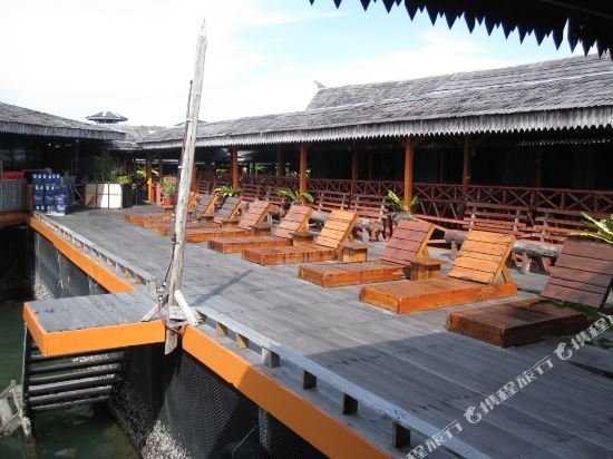 Фото Dragon Inn Floating Resort