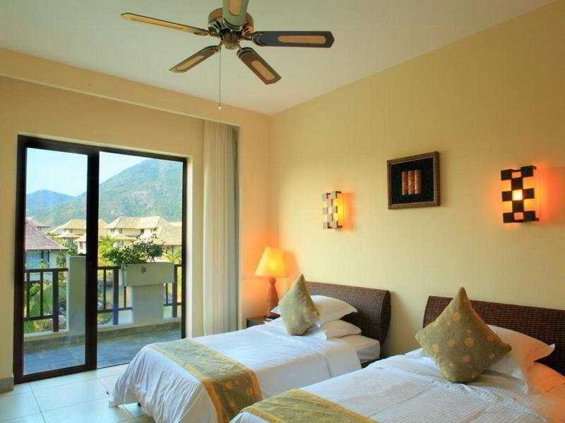 Фото Yalong Bay Villas and SPA