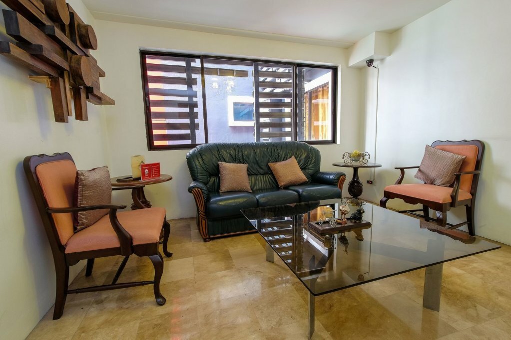 Hotel Zen Rooms Makati Amorsolo, Earth, photo