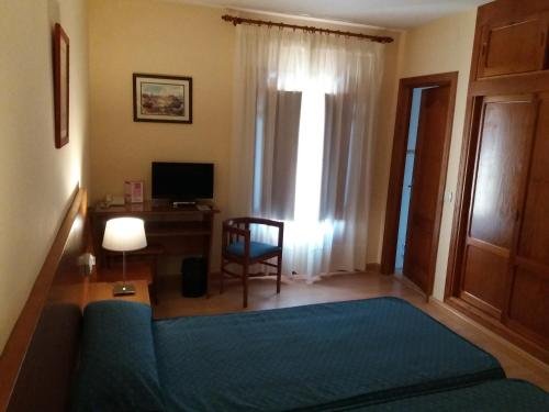 Фото Hostal Santo Tomé