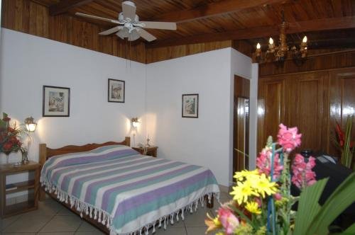 Фото Costa Verde Inn