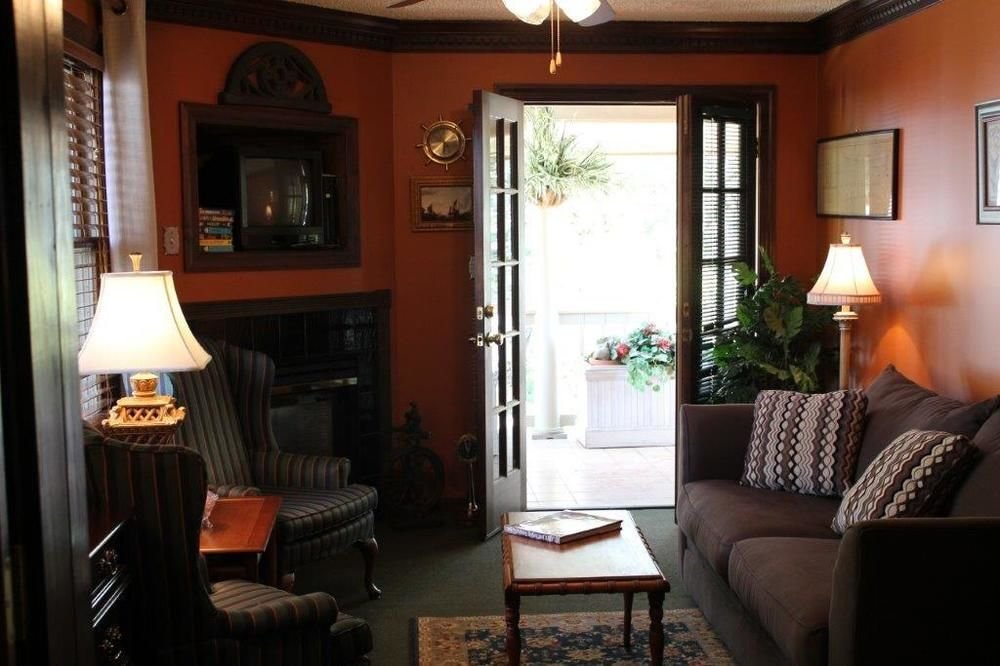 Фото Williamsburg Sampler B & B