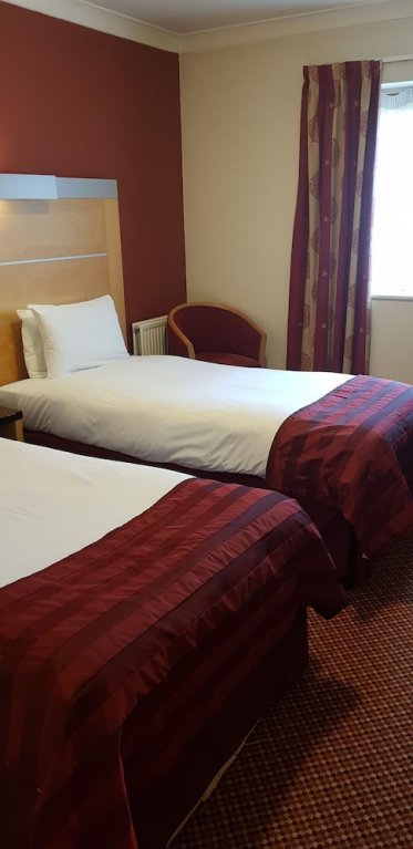 Фото Tudor Lodge Hotel
