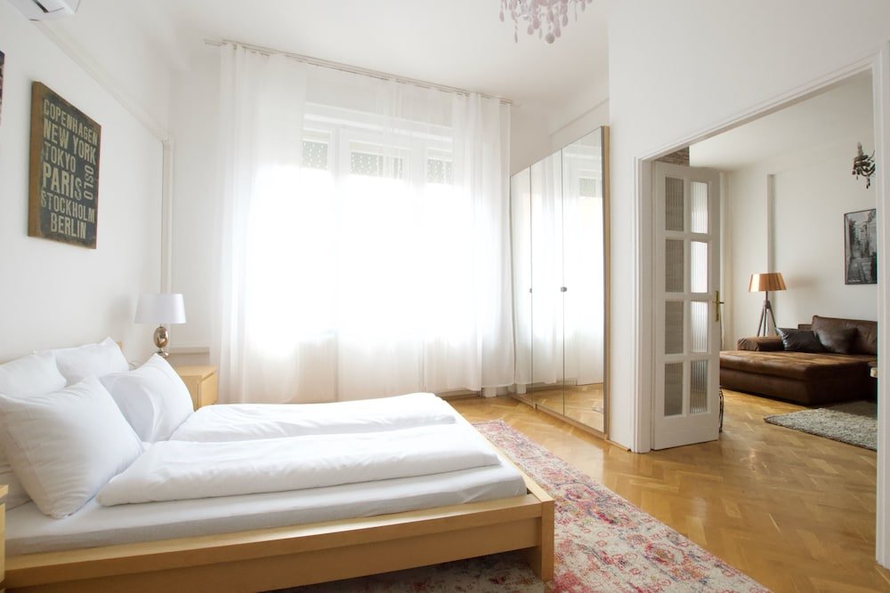 Фото Standard Apartment by Hi5 - Madách Imre 1