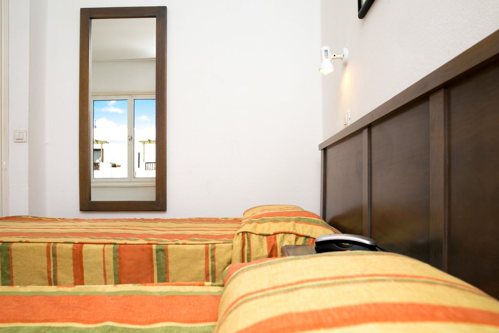 Фото Apartamentos Livvo Oasis