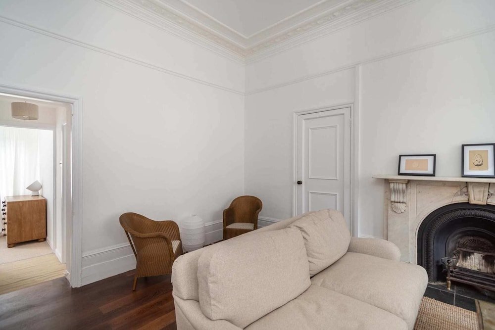 Фото Lovely 2br Home in South London, 4 Guests