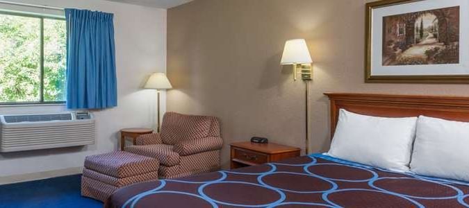 Фото Super 8 by Wyndham Delmont