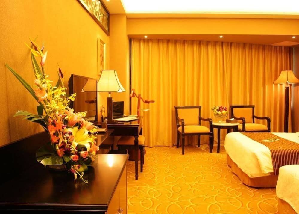 Фото Kunming Green Land Hotel