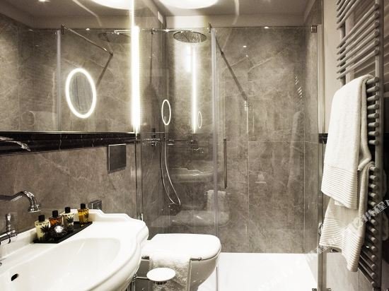 Фото The Frame Hotel