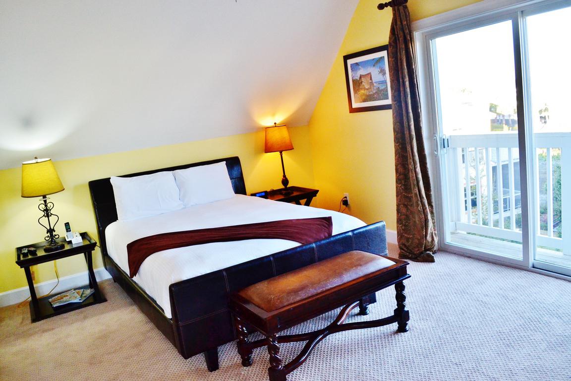 Фото Water's Edge Inn - Adults Only