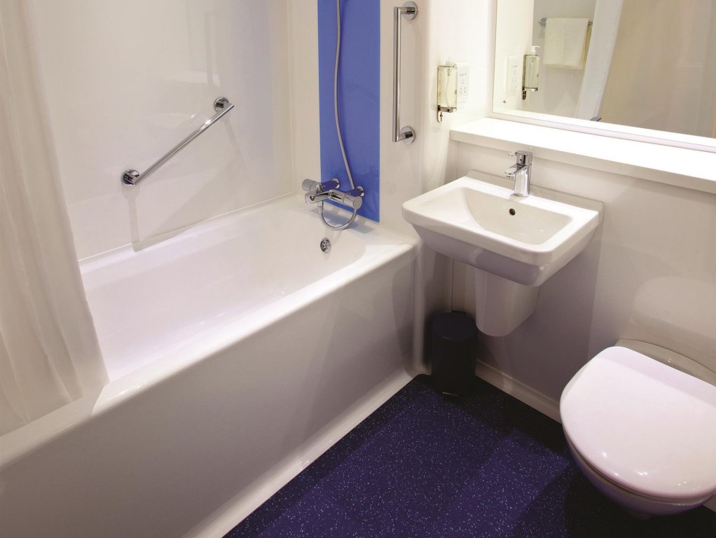 Фото Travelodge London Central City Road Hotel