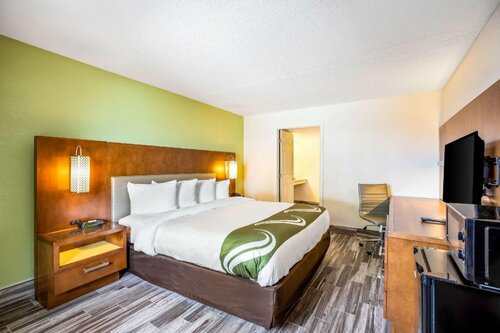 Гостиница Quality Inn & Suites Downtown в Окои