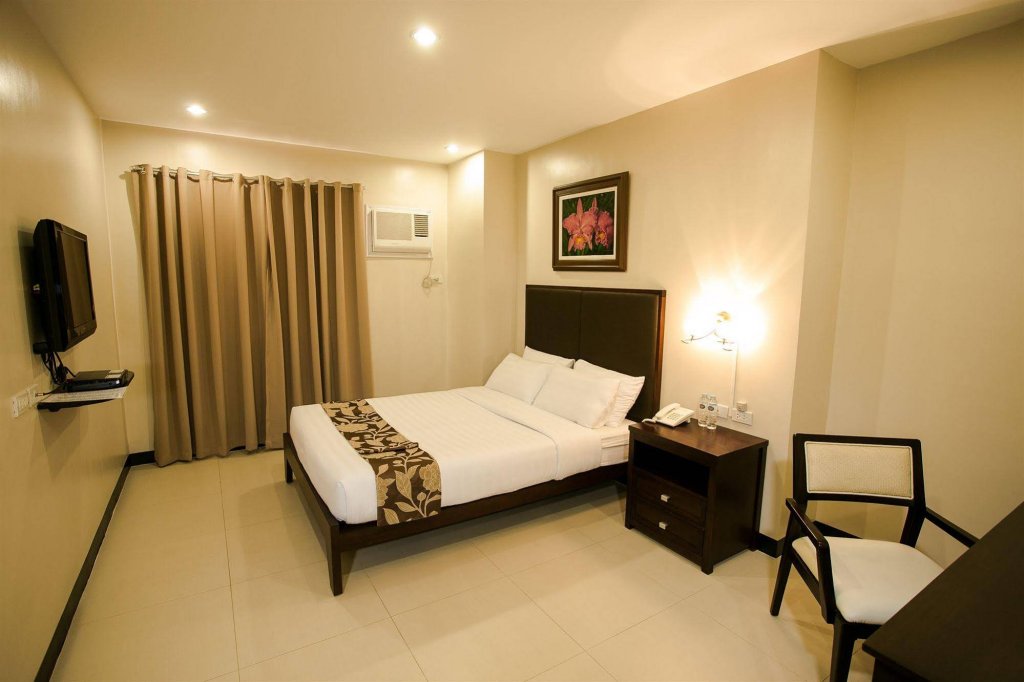 Фото Main Hotel & Suites