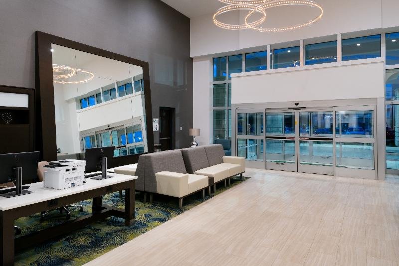 Фото Holiday Inn & Suites Farmington Hills - Detroit Nw