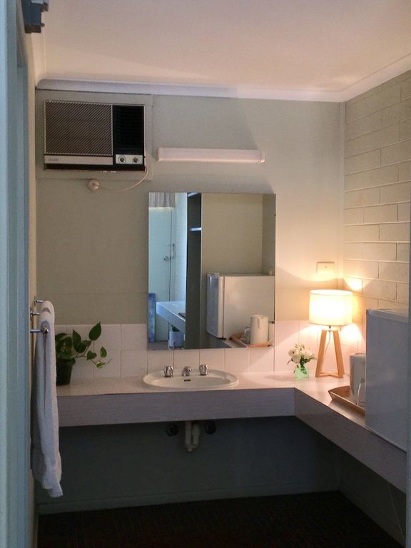 Фото Finley Country Club Hotel Motel