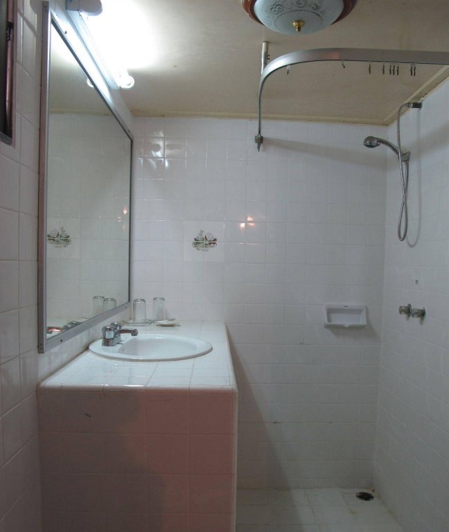 Фото Wong Amat House