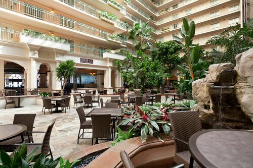 Гостиница Embassy Suites by Hilton San Francisco Airport Waterfront в Берлингейме