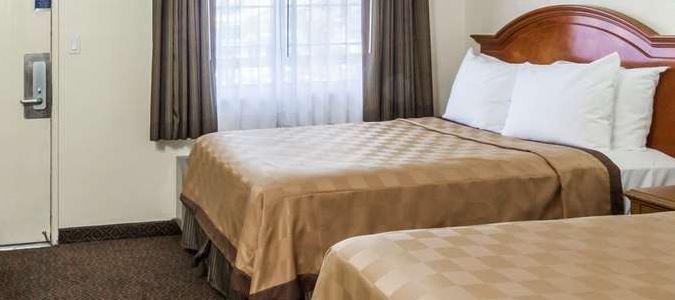 Фото Travelodge by Wyndham Fullerton Near Anaheim