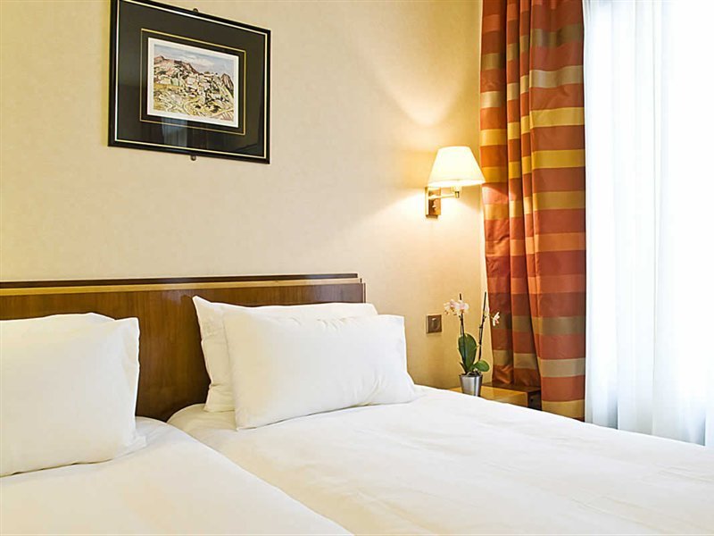 Фото Hotel Yllen Eiffel