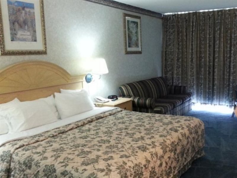 Фото Glendale Express Hotel