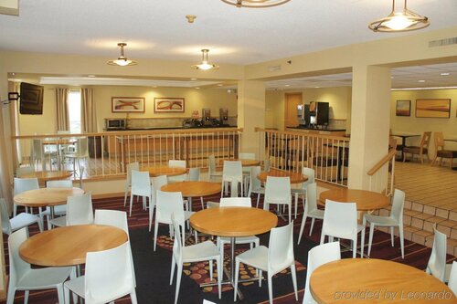 Гостиница La Quinta Inn & Suites by Wyndham Myrtle Beach - N Kings Hwy