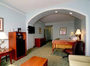 Гостиница Holiday Inn Express Tampa N I-75 - University Area, an Ihg Hotel