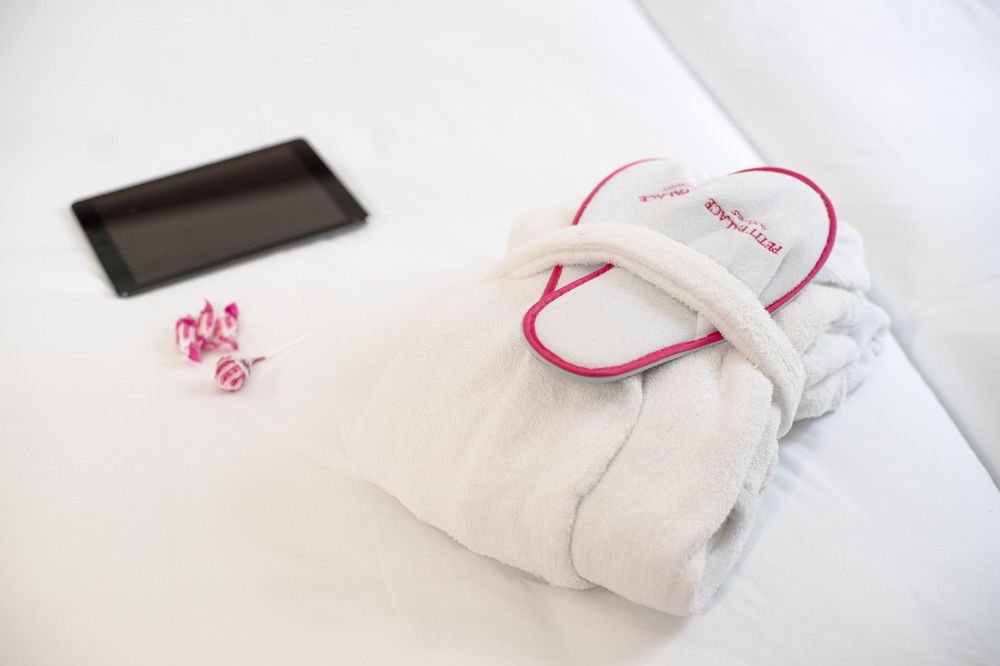 Фото Petit Palace Plaza de la Reina