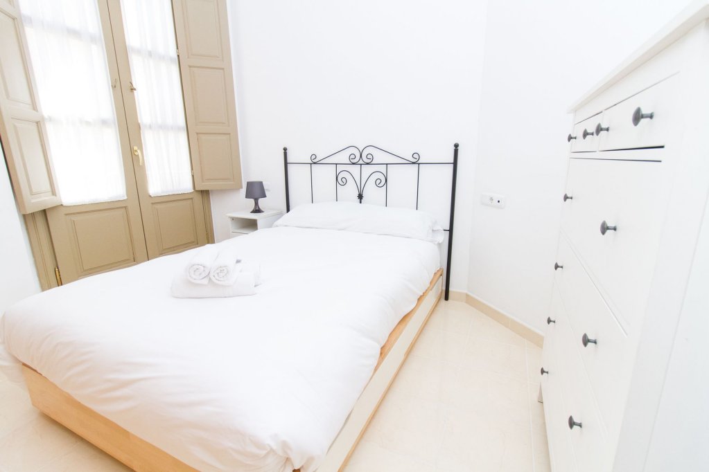 Фото Calle Mezquitilla - Spacious Apartment by La Recepción