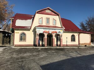 مطعم Kafe-restoran Zamok Druzhby ، ، صورة
