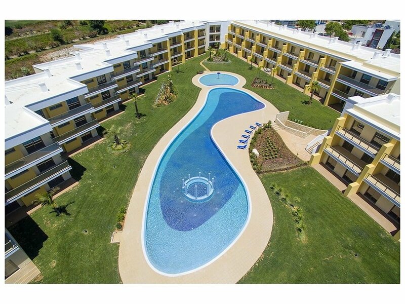 Жильё посуточно Apartment With 3 Bedrooms in Albufeira, With Wonderful Mountain View, Shared Pool, Enclosed Garden