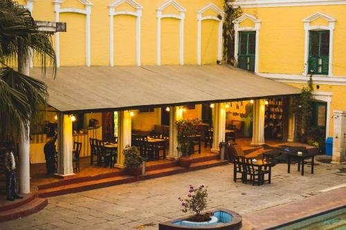 Гостиница Yellow Durbar Apartment and Lounge в Патане