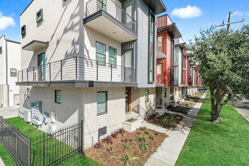 Гостиница 4br Modern Townhouse near French Quarter