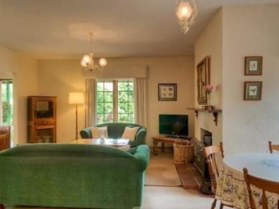 Фото Country Pleasures Bed and Breakfast