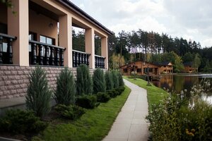 Charivne Ozero (Korostyshiv, Kvartal 24 2ie oziero), hotel