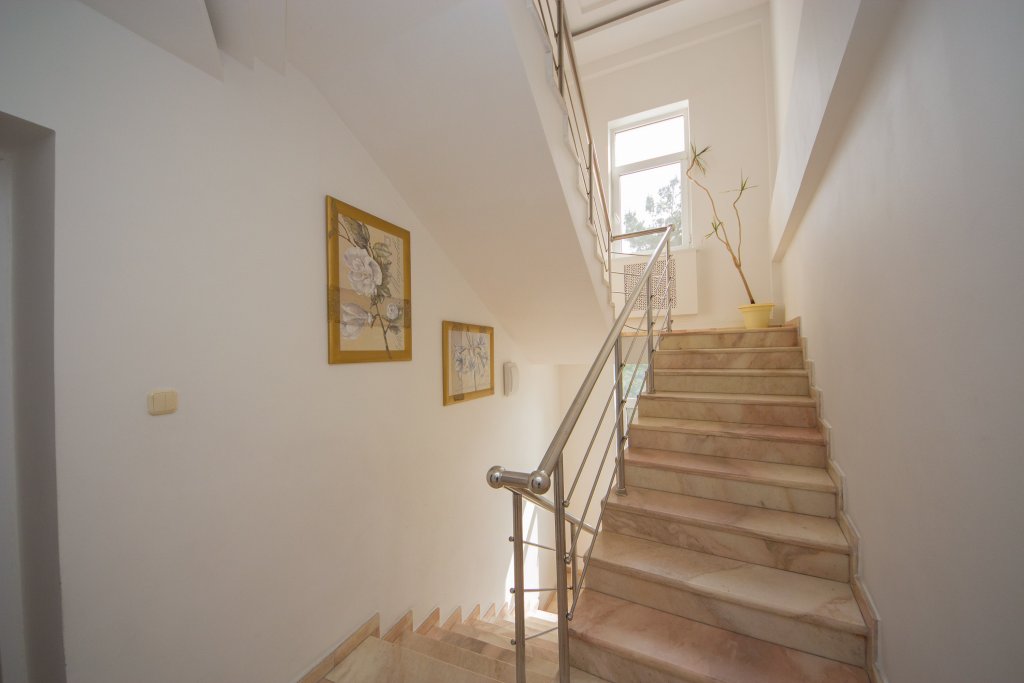 Фото Априори