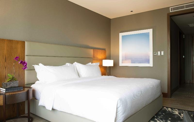 Фото Makati Diamond Residences