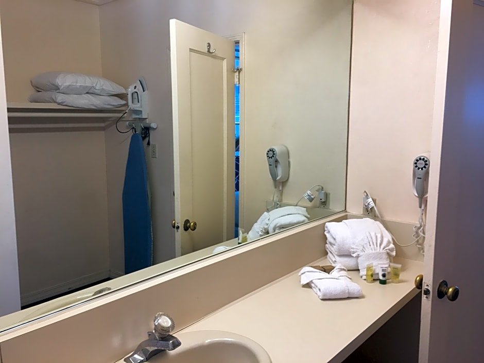 Фото The Palomar Inn