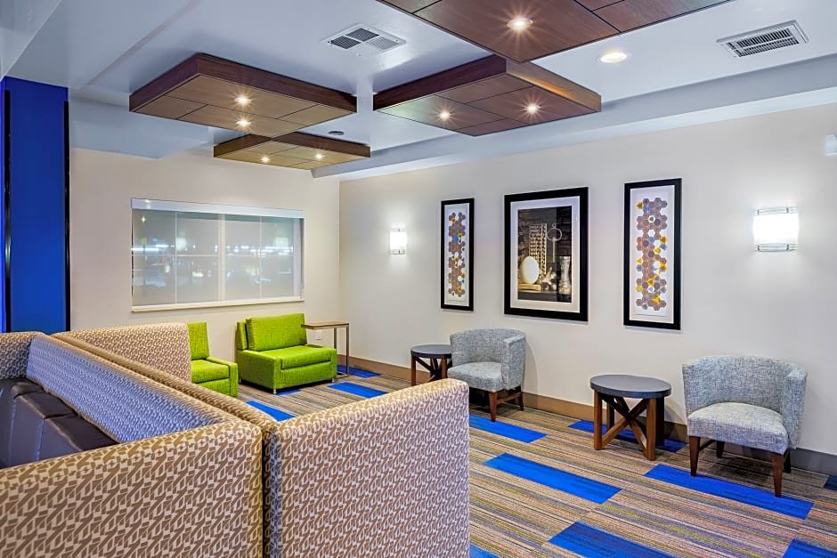 Фото Holiday Inn Express and Suites Chico