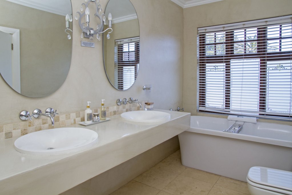 Фото Admiralty Beach House