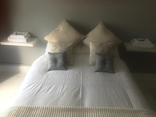 Фото The Six Bells