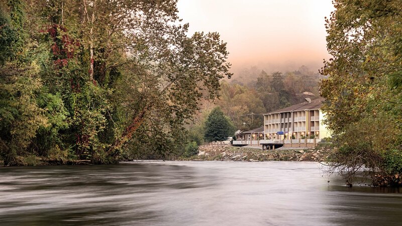Гостиница Best Western Plus River Escape Inn & Suites