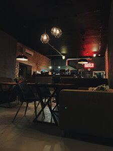 GastroBistro Raskolnikov (Gostinodvorskaya ulitsa, 2) ، مقهى
