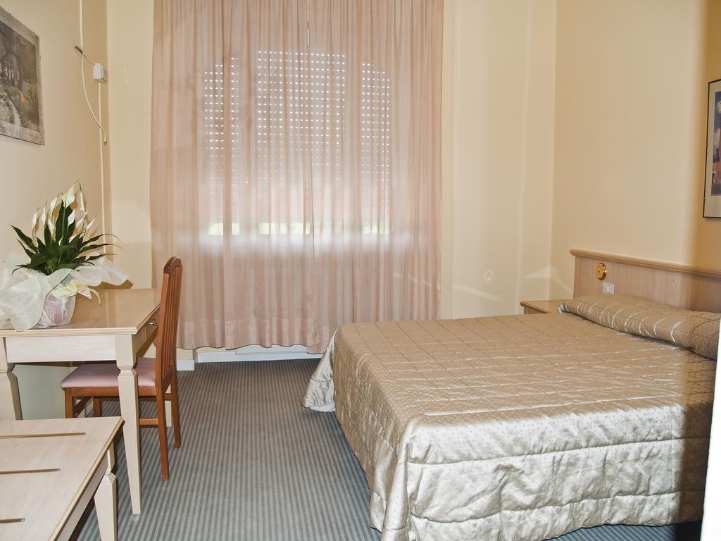 Фото Hotel Cremona Viale